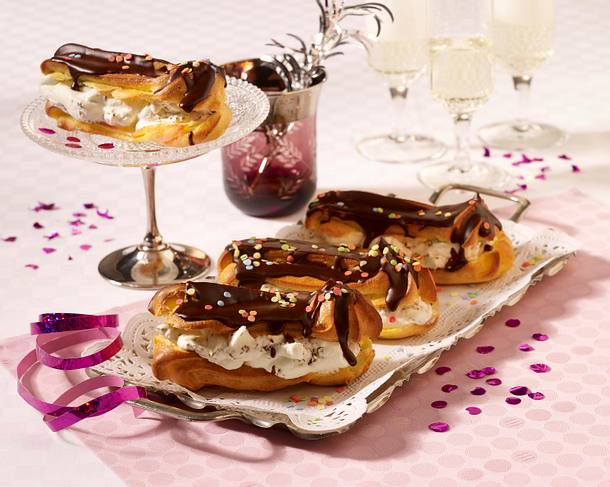 Eclairs mit Stracciatella-Sahne Rezept