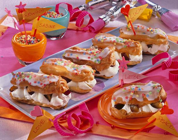 Eclairs mit Zwetschensahne Rezept Eclairs mit Zwetschensahne Rezept