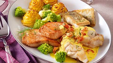 Edelfischplatte mit Safran-Hollandaise und Herzoginkartoffeln Rezept - Foto: House of Food / Bauer Food Experts KG