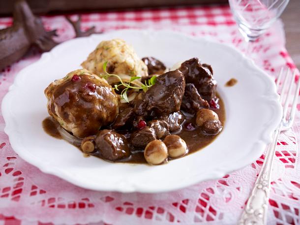Edelgulasch vom Hirsch Rezept Edelgulasch vom Hirsch Rezept