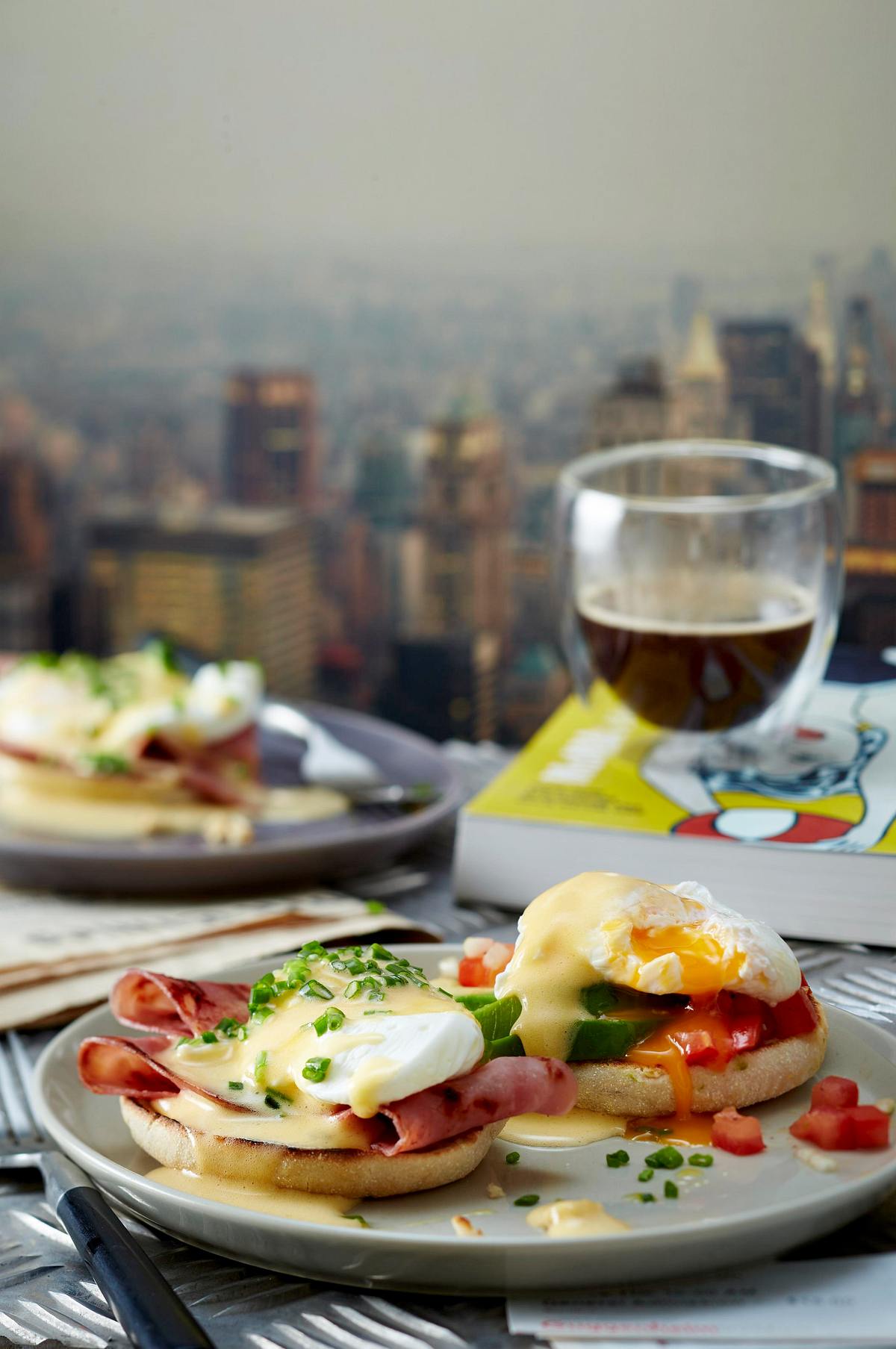 Eggs Benedict klassisch und mit Avocado Rezept