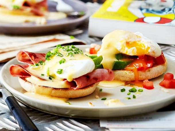 Eggs Benedict klassisch und mit Avocado Rezept