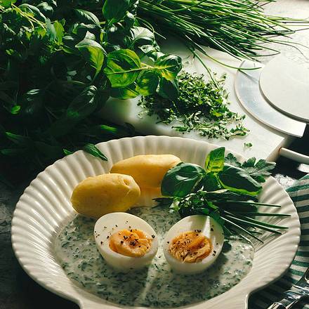 Ei in Kräutersoße Rezept