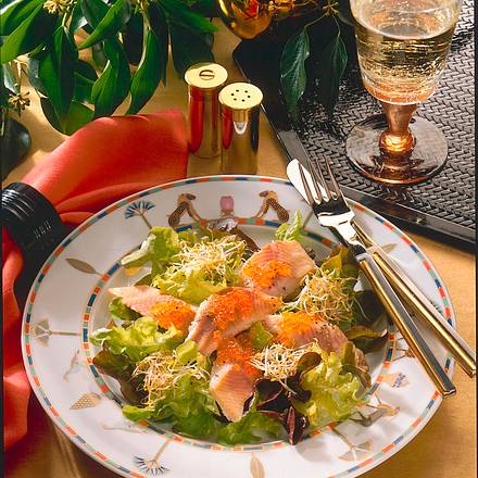 Eichblattsalat mit geräuchertem Forellenfilet Rezept Eichblattsalat mit geräuchertem Forellenfilet Rezept