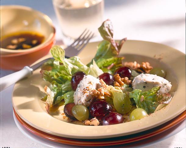 Eichblattsalat mit Käsekugeln Rezept