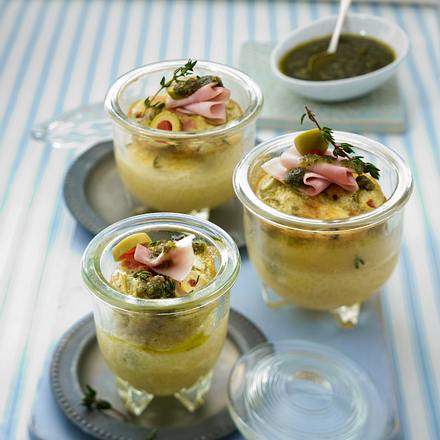 Eier aus dem Einmachglas mit Kochschinken, Oliven und Thymian-Pesto Rezept Eier aus dem Einmachglas mit Kochschinken, Oliven und Thymian-Pesto Rezept