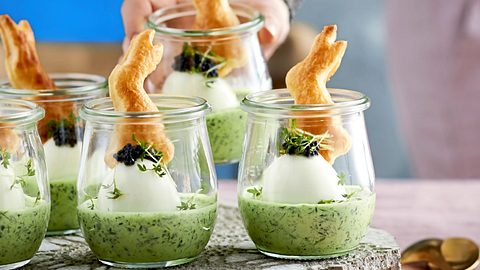 Eier im Glas mit Knusper-Langohren Rezept - Foto: House of Food / Bauer Food Experts KG