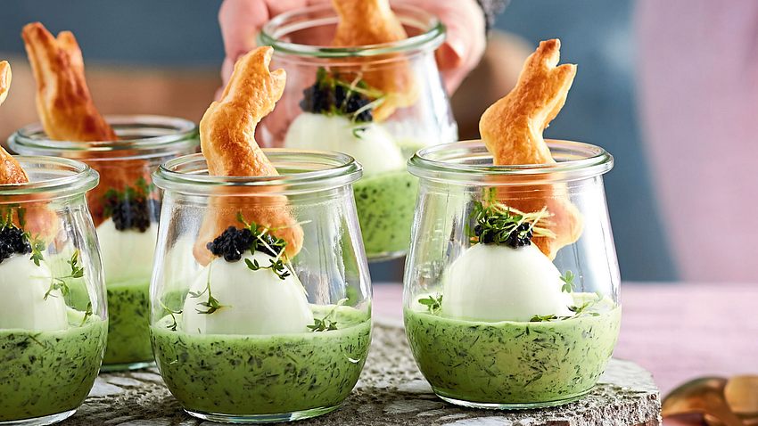 Eier im Glas mit knusprigen Langohren Rezept - Foto: House of Food / Bauer Food Experts KG