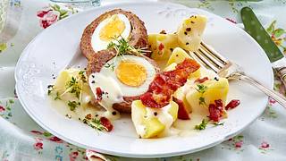 Eier im Hackmantel mit Tomatensalat und Bechamelkartoffeln Rezept - Foto: House of Food / Bauer Food Experts KG
