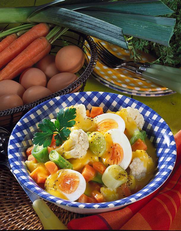 Eier in Gemüse-Senf-Soße Rezept | LECKER