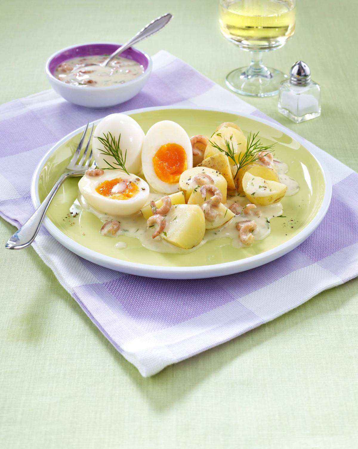 Eier in Krabben-Dill-Soße Rezept