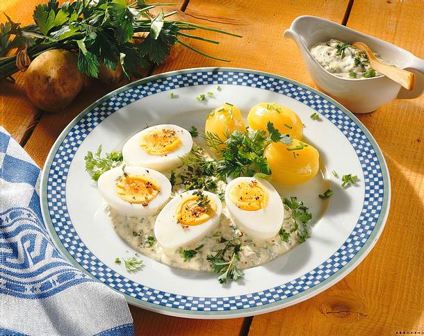 Eier in Kräutersoße Rezept
