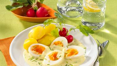 Eier in leichter Senfsoße Rezept - Foto: LECKER @ Bauer Media Group