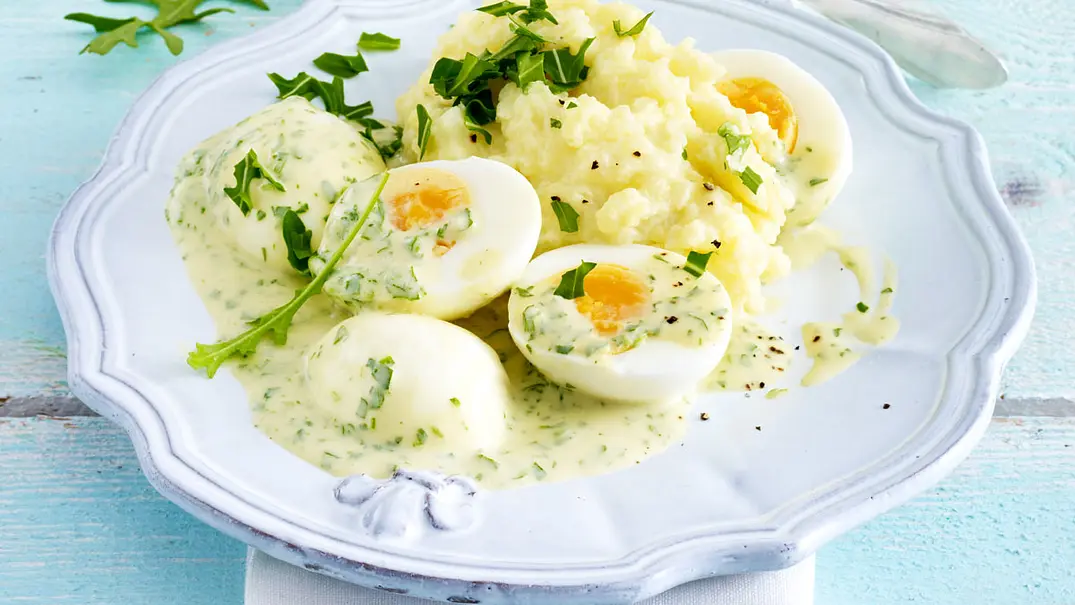 Eier in Senf-Rauke-Soße zu Kartoffelpüree Rezept - Foto: LECKER @ Bauer Media Group Eier in Senf-Rauke-Soße zu Kartoffelpüree Rezept - Foto: LECKER @ Bauer Media Group