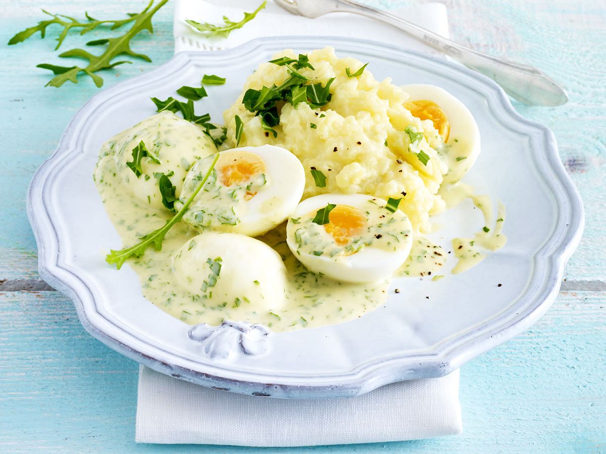 Eier in Senf-Rauke-Soße zu Kartoffelpüree Rezept