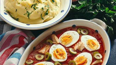 Eier in Tomaten-Thunfisch-Soße Rezept - Foto: Horn