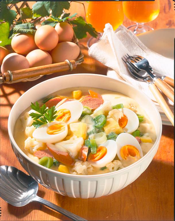 Eier-Kartoffel-Ragout mit Würstchen Rezept | LECKER
