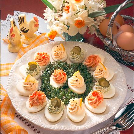 Eier mit dreierlei Frischkäsefüllung Rezept