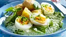 Eier mit grüner Joghurtsoße Rezept - Foto: LECKER @ Bauer Media Group