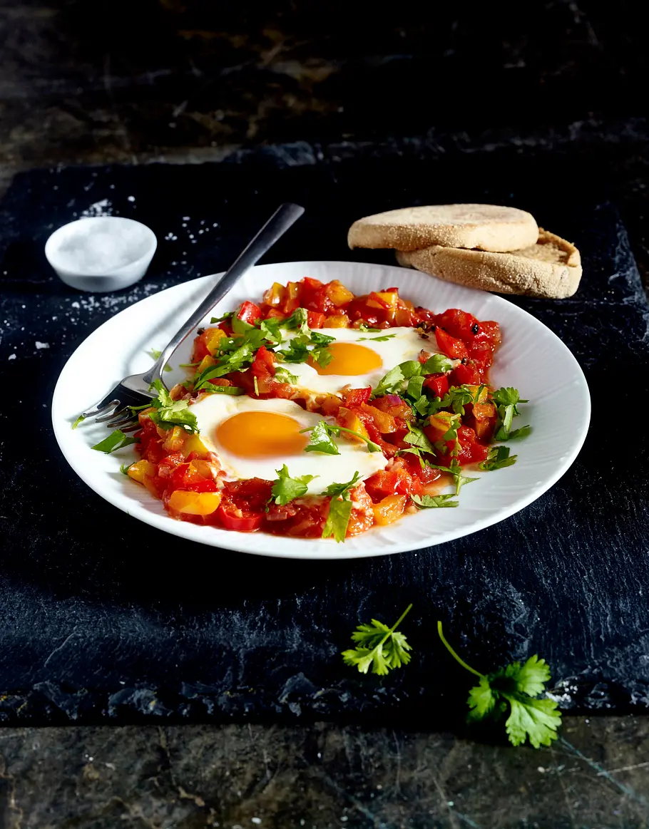 Eier mit Paprika und Tomaten aus dem Ofen Rezept Eier mit Paprika und Tomaten aus dem Ofen Rezept