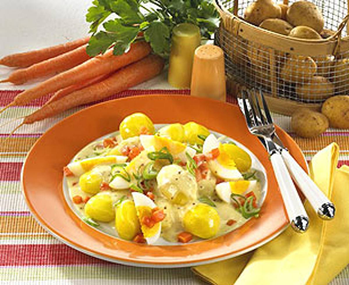 Eier-Möhren-Ragout zu Pellkartoffeln Rezept