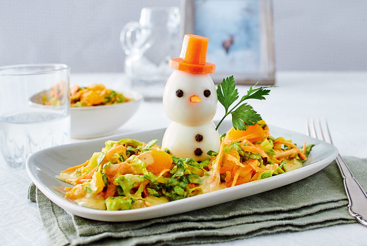 Eier-Schneemann im Salatbett Rezept