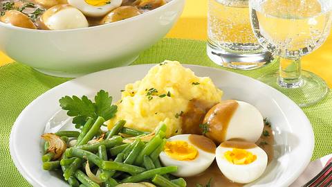 Eier süss-sauer mit Püree Rezept - Foto: House of Food / Bauer Food Experts KG