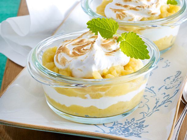 Eierlikör-Apfelkompott mit Baiser Rezept Eierlikör-Apfelkompott mit Baiser Rezept