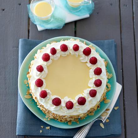 Eierlikör-Torte mit Himbeeren Rezept Eierlikör-Torte mit Himbeeren Rezept