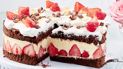   Eierlikör-Erdbeer-Torte Rezept - Foto: LECKER @ Bauer Media Group