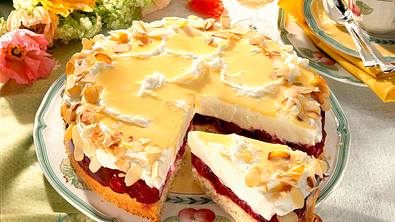 Eierlikör-Kirsch-Torte Rezept - Foto: LECKER @ Bauer Media Group
