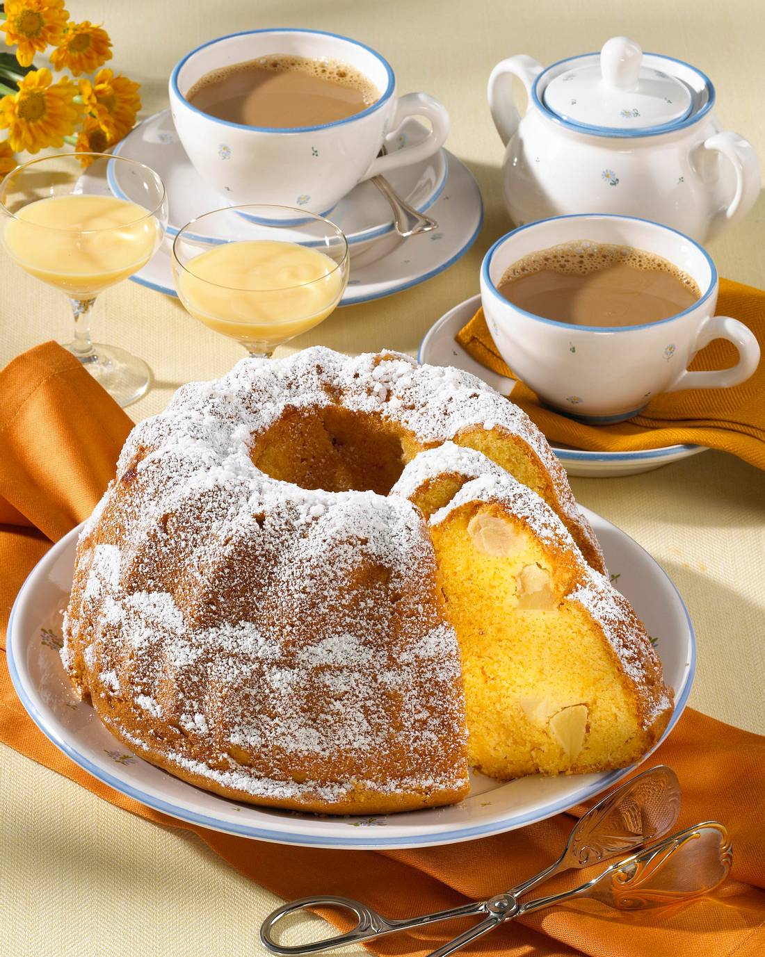 Eierlikör-Kuchen mit Äpfeln Rezept | LECKER