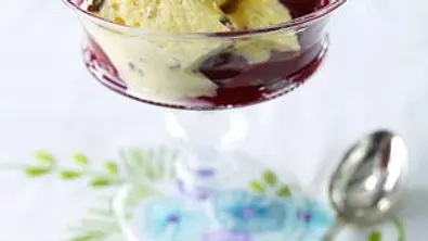 Eierlikör-Schoko-Parfait mit Kirschen Rezept - Foto: LECKER @ Bauer Media Group