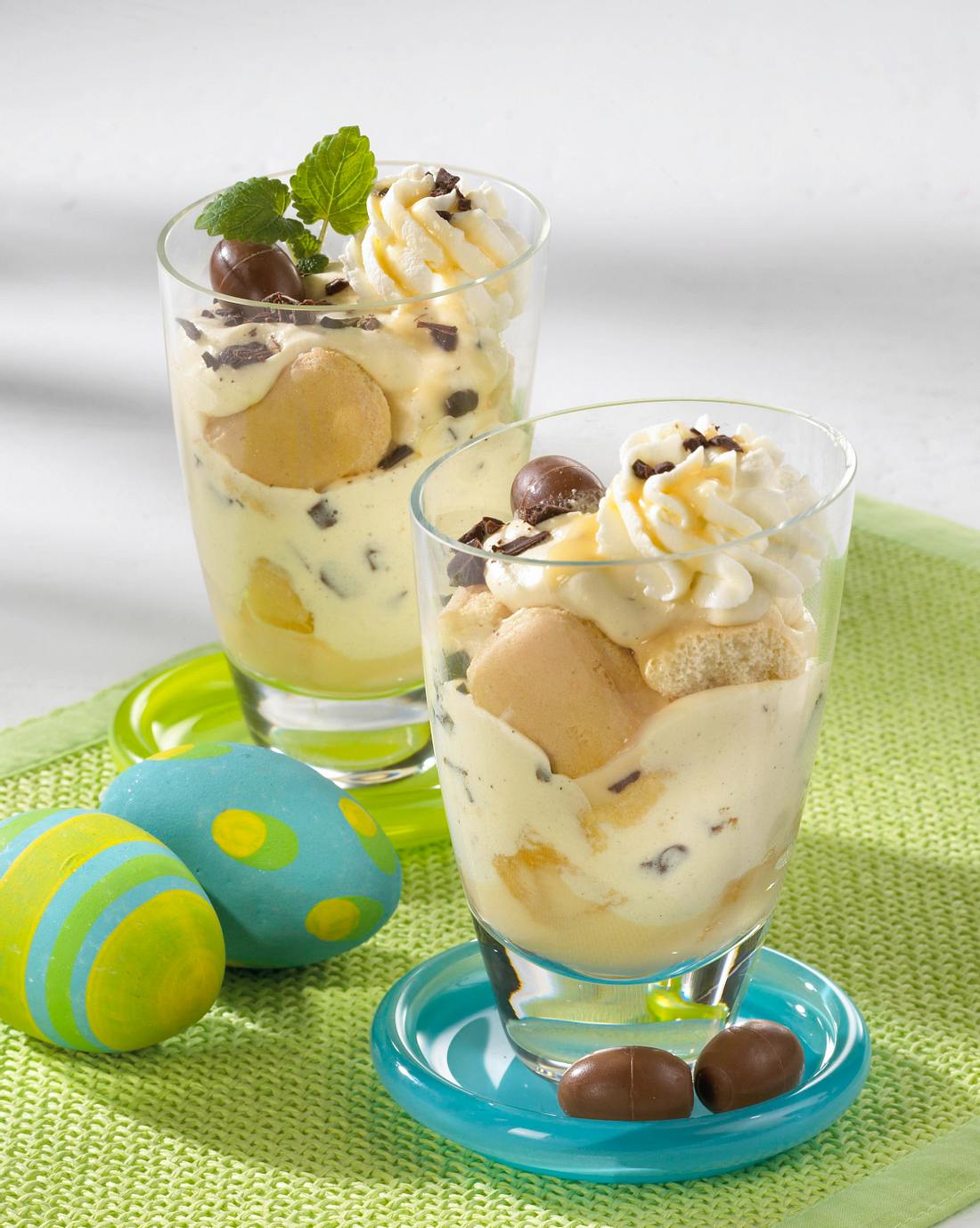 Eierlikör-Stracciatella-Becher Rezept | LECKER