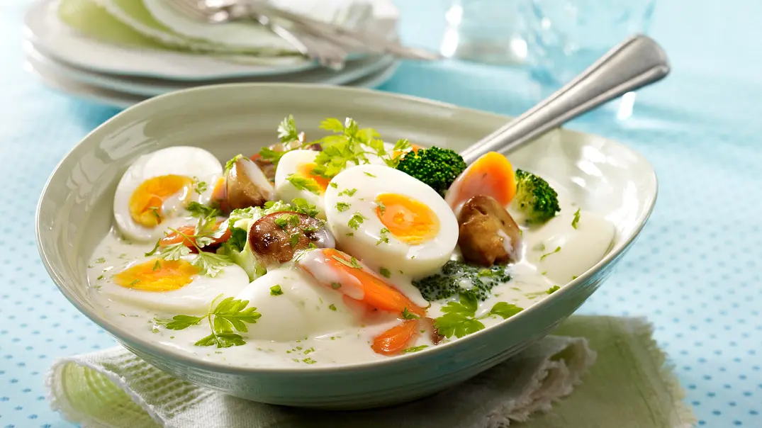 Eierragout mit Champignons Rezept - Foto: LECKER @ Bauer Media Group Eierragout mit Champignons Rezept - Foto: LECKER @ Bauer Media Group