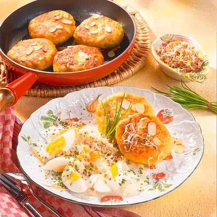 Eierragout mit Kartoffelbuletten Rezept