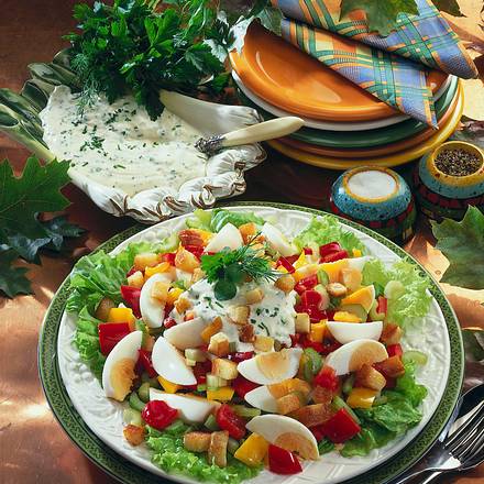 Eiersalat mit Paprika und Staudensellerie Rezept Eiersalat mit Paprika und Staudensellerie Rezept