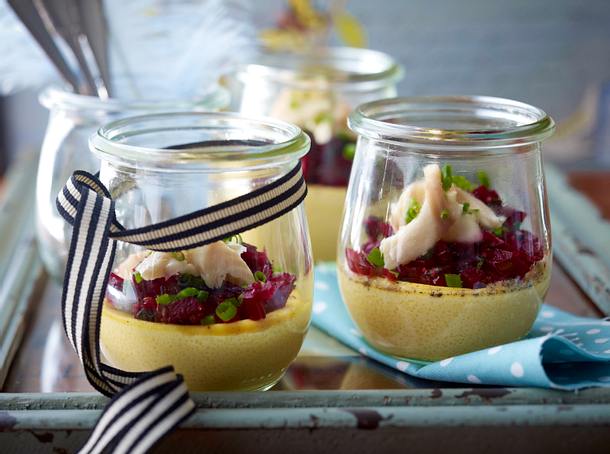 Eierstich mit Rote Bete-Forellen-Häckerle Rezept