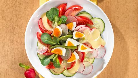 Eiertatar mit Salatbeet Mittagessen (kalorienarm) Rezept - Foto: Först, Thomas