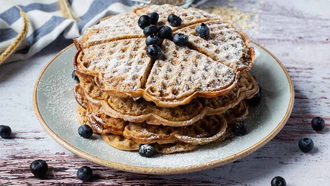 Einfache Haferflocken-Waffeln Rezept - Foto: ShowHeroes für LECKER @ Bauer Media Group Einfache Haferflocken-Waffeln Rezept - Foto: ShowHeroes für LECKER @ Bauer Media Group