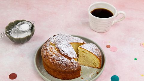 Einfacher Kuchen aus der Heißluftfritteuse Rezept - Foto: Yannick Fuchs / LECKER.de