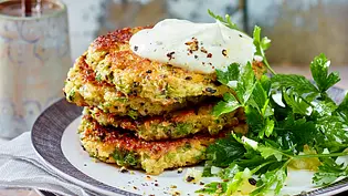 Einfache Quinoa-Bratlinge - Foto: LECKER @ Bauer Media Group Einfache Quinoa-Bratlinge - Foto: LECKER @ Bauer Media Group
