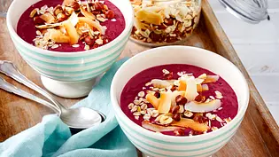 Einfache Smoothie Bowl Rezept - Foto: LECKER @ Bauer Media Group Einfache Smoothie Bowl Rezept - Foto: LECKER @ Bauer Media Group