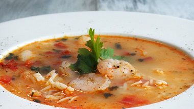 Einfache Thai-Suppe mit Shrimps