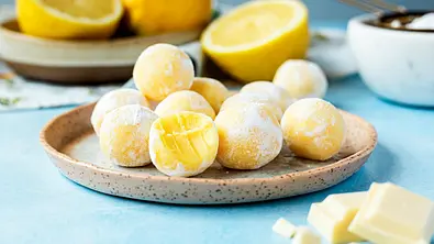 Einfache Zitronenkugeln - Foto: ShowHeroes für LECKER @ Bauer Media Group