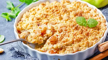 Einfacher Apfel-Crumble Rezept - Foto: SMarina / iStock Einfacher Apfel-Crumble Rezept - Foto: SMarina / iStock