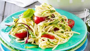 Einfacher Spaghettisalat mit Pesto Rezept - Foto: House of Food / Bauer Food Experts KG