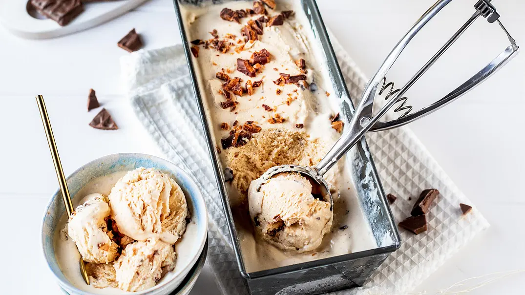 Einfaches Baileys-Eis Rezept - Foto: LECKER @ Bauer Media Group Einfaches Baileys-Eis Rezept - Foto: LECKER @ Bauer Media Group