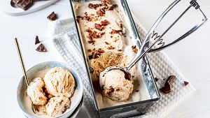 Einfaches Baileys-Eis Rezept - Foto: House of Food / Bauer Food Experts KG
