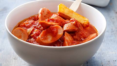 Einfaches Wurstgulasch Rezept - Foto: House of Food / Bauer Food Experts KG